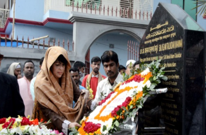 মান্নার কবর সংস্কার করলেন স্ত্রী শেলী মান্না